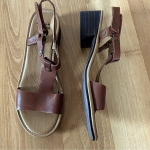 Clarks Cushion Soft Leather Sandals